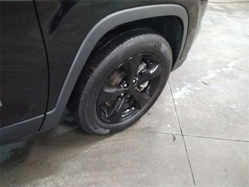 Used 2023 Jeep Cherokee Altitude Lux w/ Lux Elite Package image 18