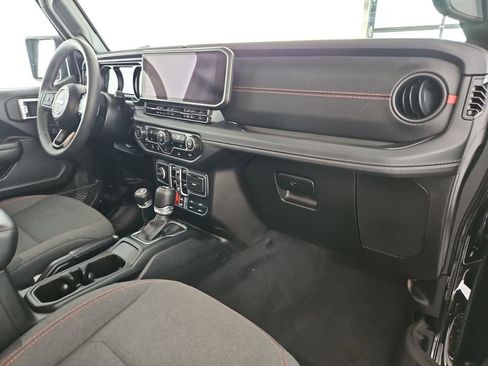 Used 2025 Jeep Wrangler Unlimited Rubicon AWD/4WD image 33