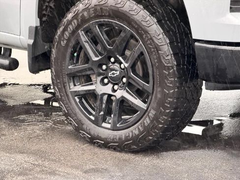 Used 2024 Chevrolet Silverado 1500 Custom Trail Boss w/ LPO, Dark Essentials Package AWD/4WD image 25