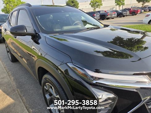 Used 2025 Chevrolet Trax LT w/ Driver Confidence Package FWD image 4