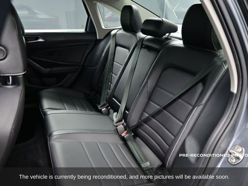 Used 2022 Volkswagen Jetta SE image 29