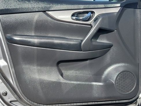 Used 2016 Nissan Rogue S image 19