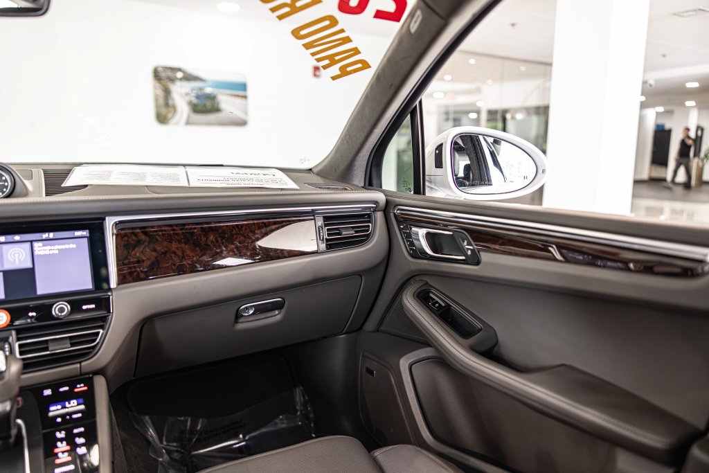 Used 2023 Porsche Macan GTS w/ Premium Package Plus AWD/4WD image 40