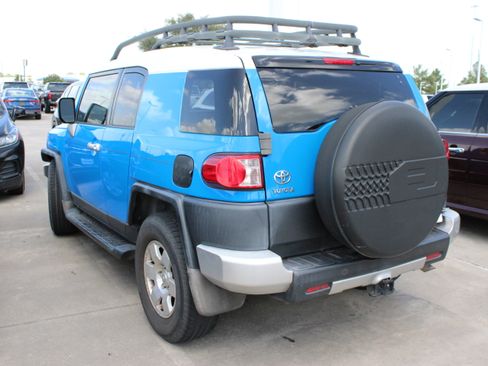 Used 2007 Toyota FJ Cruiser 2WD w/ Upgrade Pkg 2 image 6