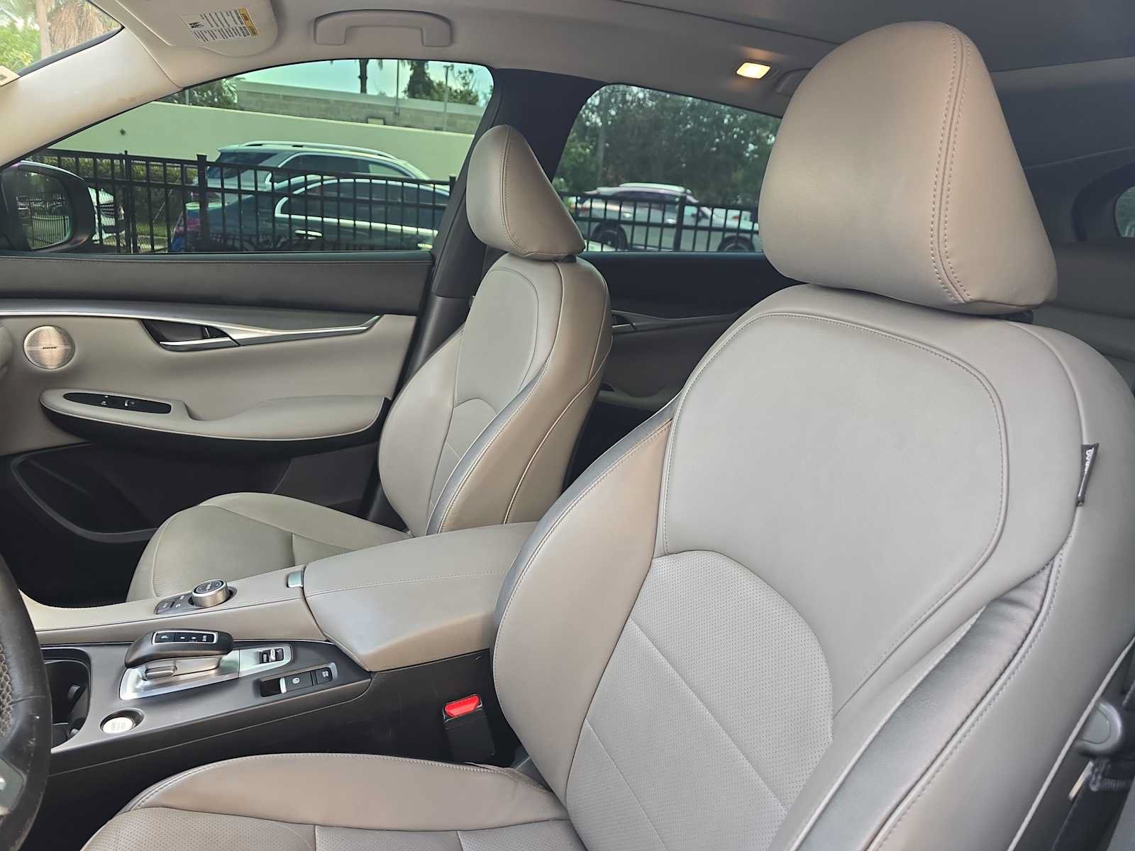 Used 2024 INFINITI QX50 Luxe w/ Accent Package FWD image 16