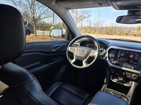 Used 2023 GMC Acadia SLT image 9