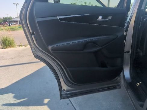 Used 2017 Kia Sorento AWD image 25