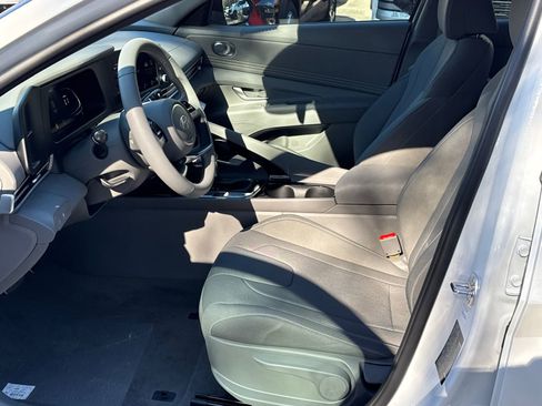 New 2026 Hyundai Elantra SEL Sport image 9