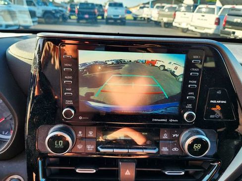 Used 2020 Toyota Highlander LE AWD/4WD image 7