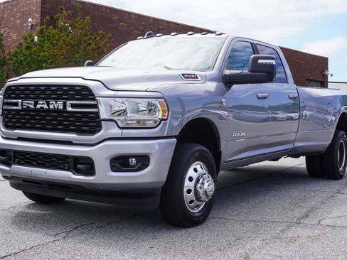 Used 2024 RAM 3500 Big Horn w/ Sport Appearance Package AWD/4WD image 4