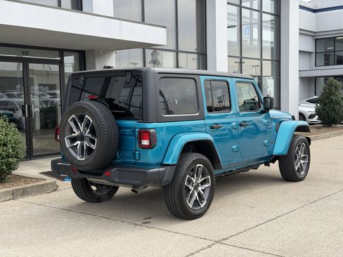 Used 2024 Jeep Wrangler Sport S image 4