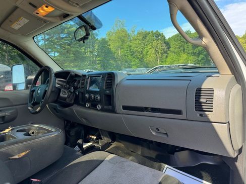 Used 2008 Chevrolet Silverado 2500 W/T w/ Snow Plow Prep Package AWD/4WD image 17