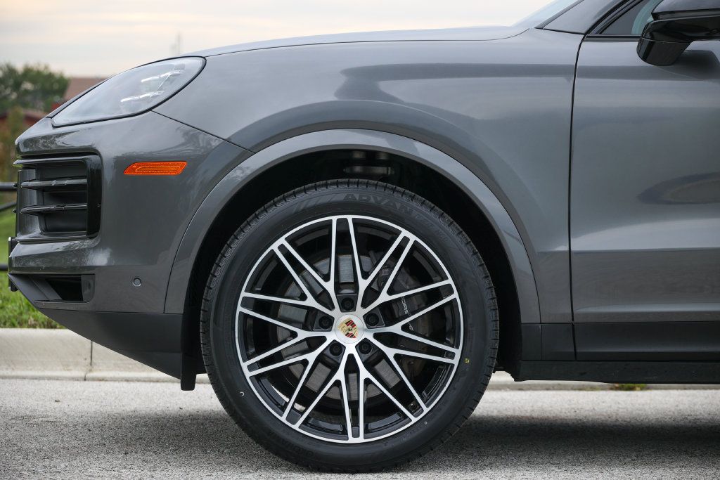 Certified 2024 Porsche Cayenne Coupe AWD/4WD image 18