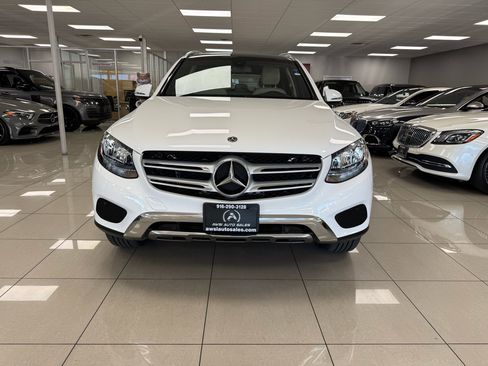 Used 2018 Mercedes-Benz GLC 300 4MATIC image 4