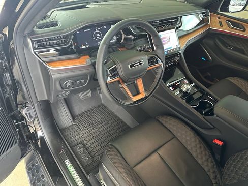 Used 2025 Jeep Grand Cherokee Summit AWD/4WD image 14