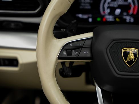 Used 2019 Lamborghini Urus AWD/4WD image 48