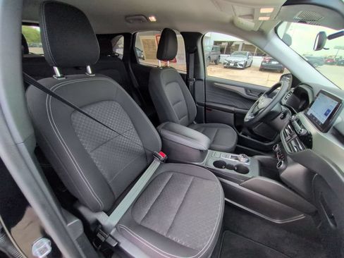 Used 2025 Ford Escape Active AWD/4WD image 30
