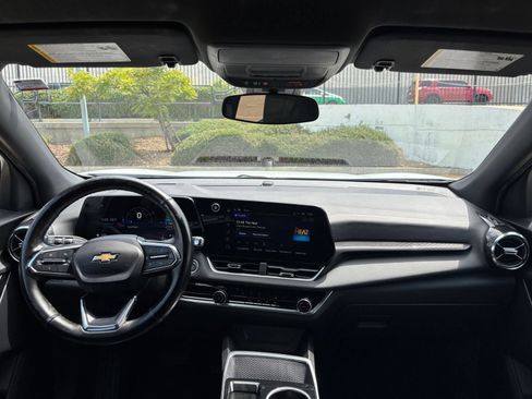 Used 2025 Chevrolet Equinox LT FWD image 28