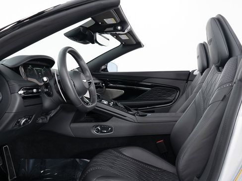 Used 2024 Aston Martin DB12 Convertible image 23