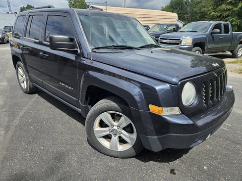 Used 2014 Jeep Patriot Latitude FWD image 3