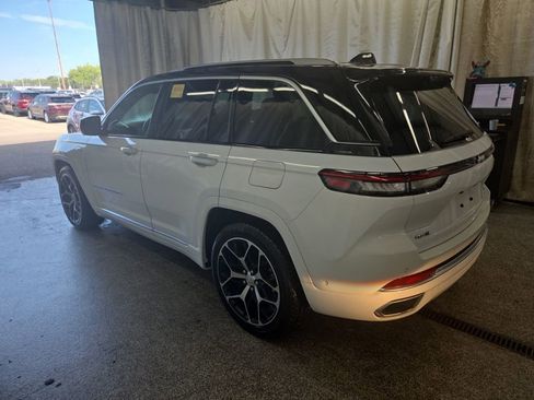 Used 2022 Jeep Grand Cherokee Summit AWD/4WD image 2