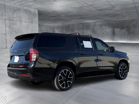 Used 2024 Chevrolet Suburban RST w/ Luxury Package image 5