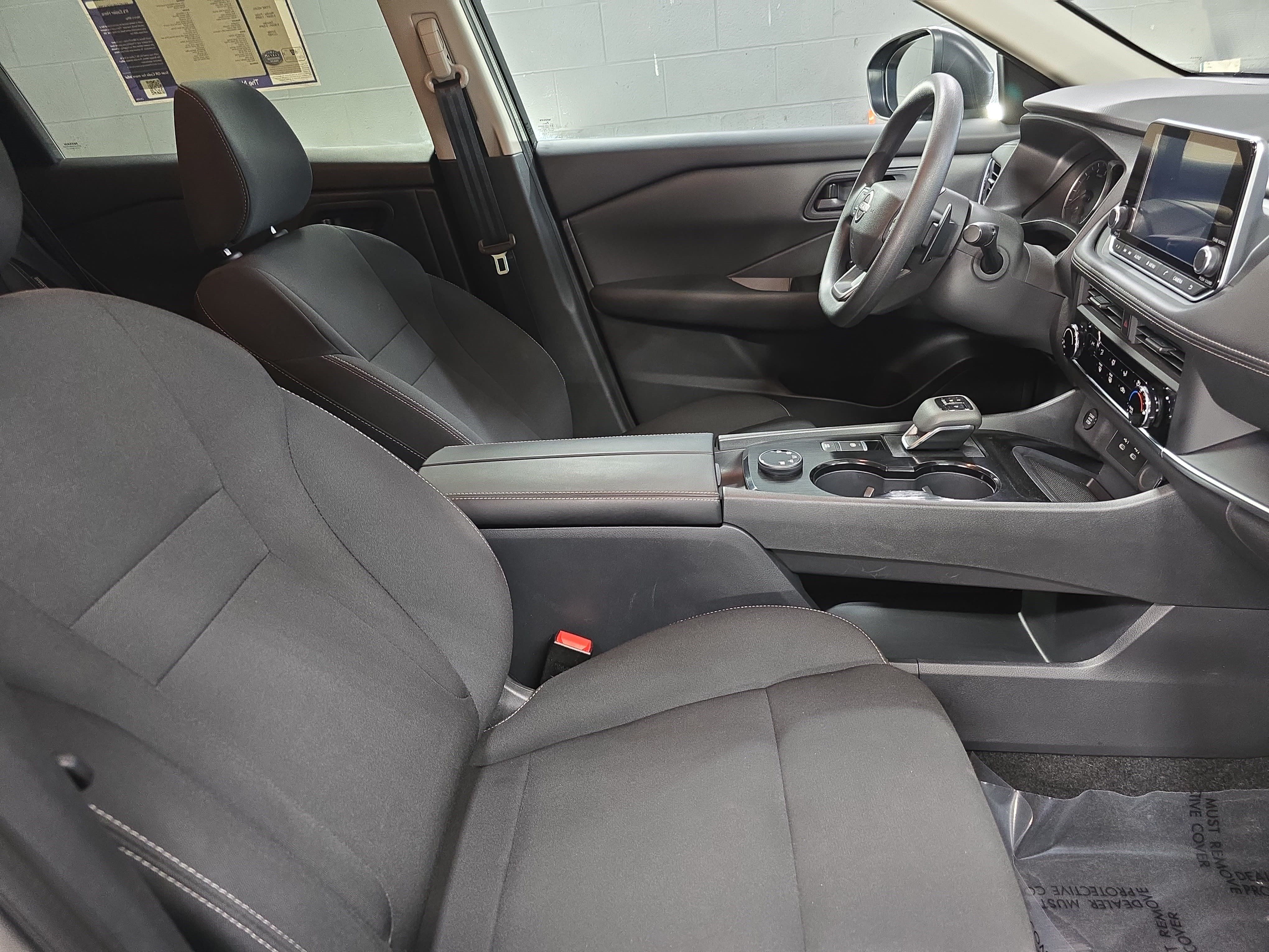Used 2025 Nissan Rogue S AWD/4WD image 10