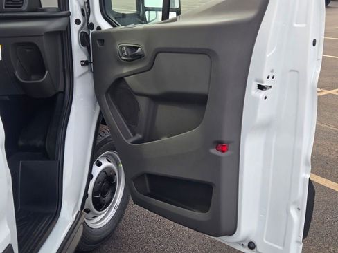 New 2026 Ford Transit 250 148 Medium Roof RWD image 4