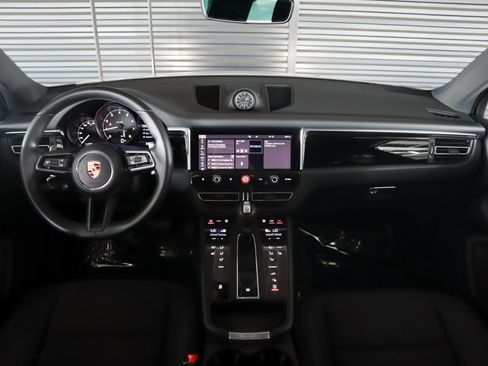 Certified 2023 Porsche Macan AWD/4WD image 12