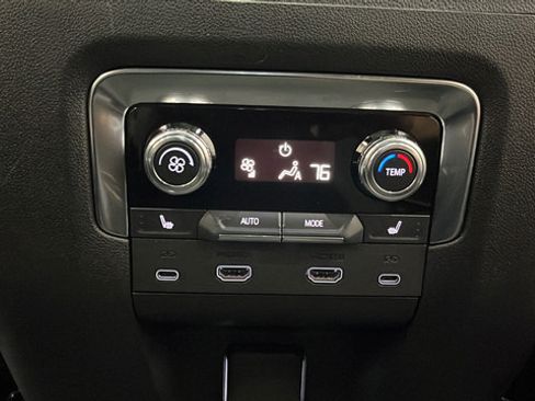 Used 2025 GMC Yukon XL Elevation w/ Elevation Premium Package AWD/4WD image 38