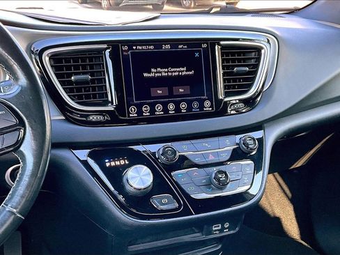 Used 2019 Chrysler Pacifica Touring Plus w/ S Appearance Package image 8