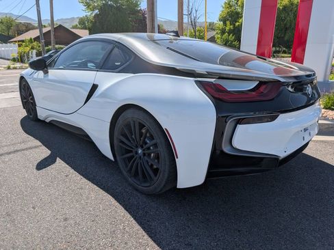 Used 2020 BMW i8 Coupe AWD/4WD image 6