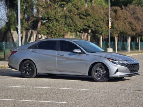 Used 2021 Hyundai Elantra SEL w/ Convenience Package image 17