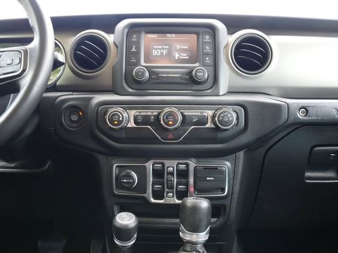 Used 2018 Jeep Wrangler Unlimited Sport S AWD/4WD image 11