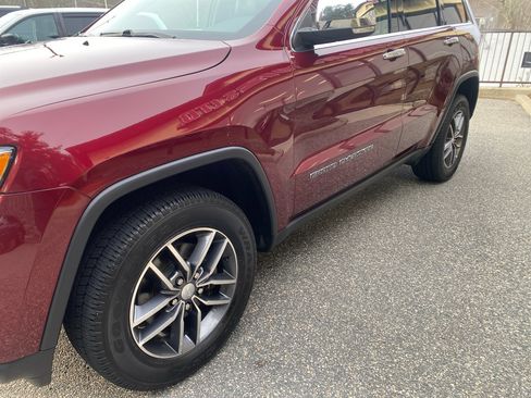 Used 2017 Jeep Grand Cherokee Limited image 32