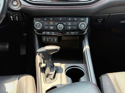 Used 2024 Dodge Durango GT RWD image 25