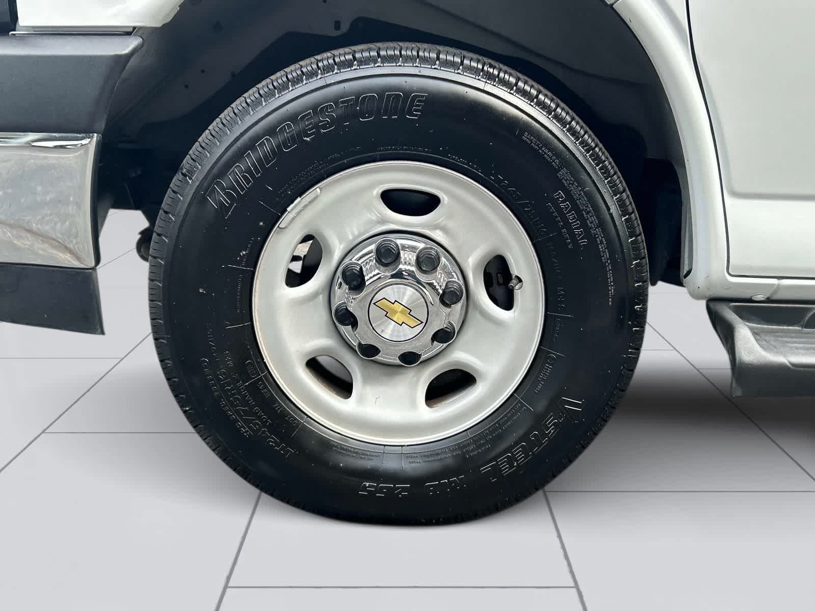 Used 2025 Chevrolet Express 3500 LT w/ LT Preferred Equipment Group RWD image 9