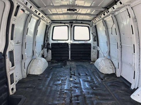 Used 2016 Chevrolet Express 2500 Extended RWD image 18