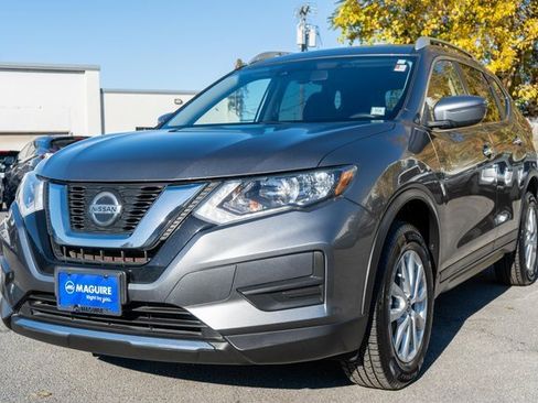 Used 2019 Nissan Rogue SV image 2