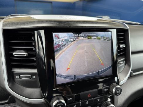 Used 2022 RAM 1500 4x4 Crew Cab image 22