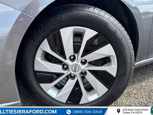 Used 2025 Nissan Altima 2.5 S FWD image 33