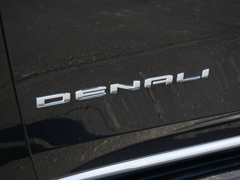 Used 2022 GMC Yukon XL Denali AWD/4WD image 9