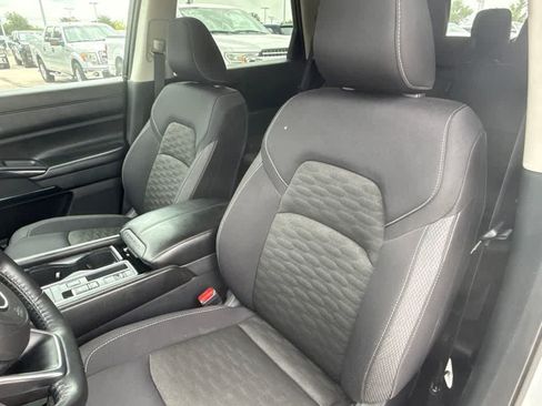 Used 2024 Nissan Pathfinder SV FWD image 15