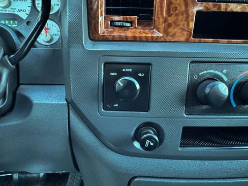 Used 2006 Dodge Ram 2500 Truck SLT AWD/4WD image 32