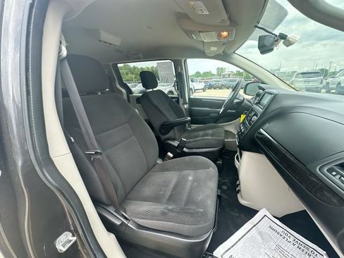 Used 2018 Dodge Grand Caravan SE w/ UConnect Hands-Free Group FWD image 29
