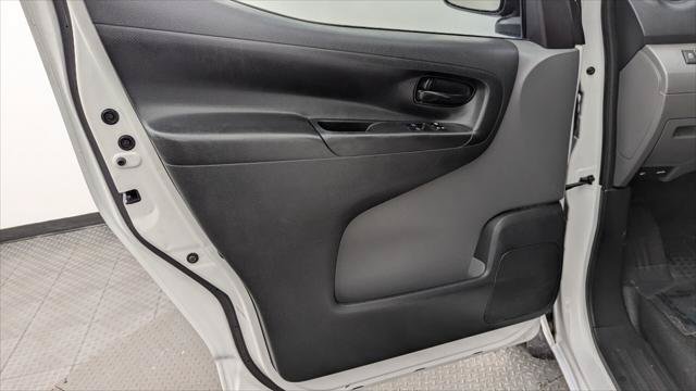 Used 2015 Nissan NV200 SV w/ Technology Package FWD image 13