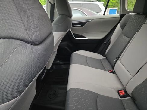 Used 2025 Toyota RAV4 XLE AWD/4WD image 10