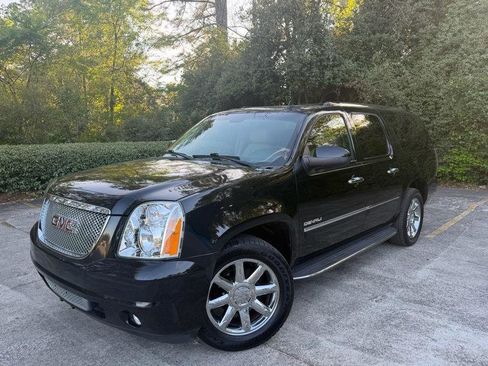 Used 2010 GMC Yukon XL Denali image 2