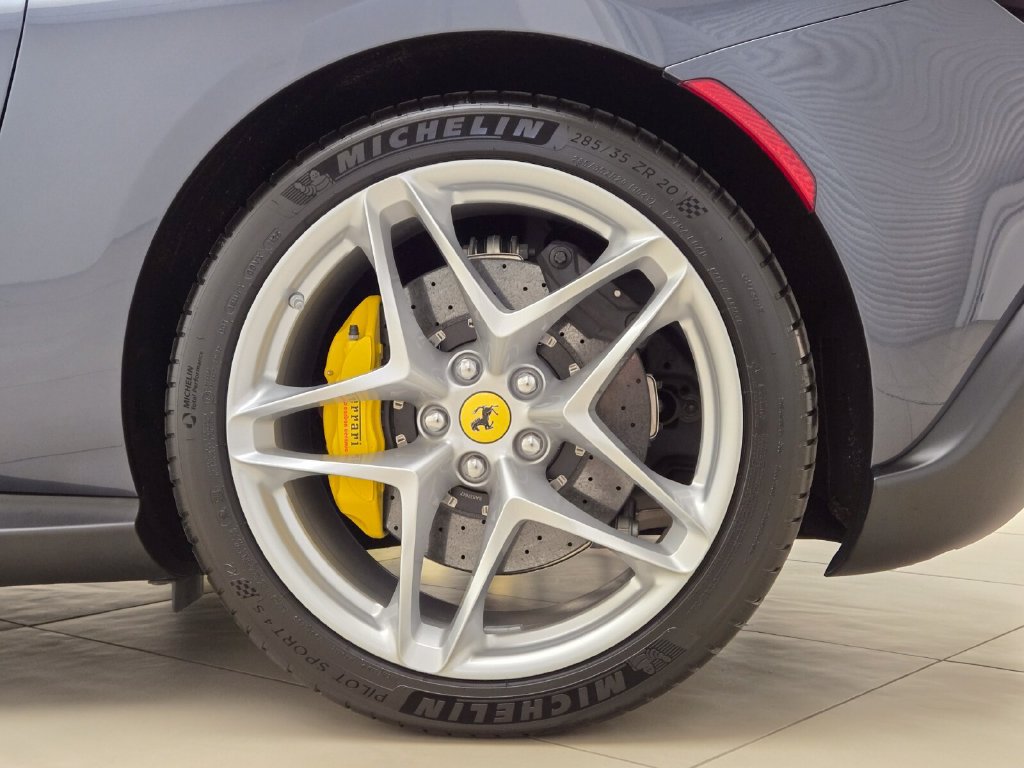 Used 2021 Ferrari Roma RWD image 15