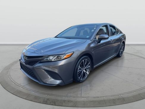 Used 2020 Toyota Camry SE w/ Cold Weather Package AWD/4WD image 3